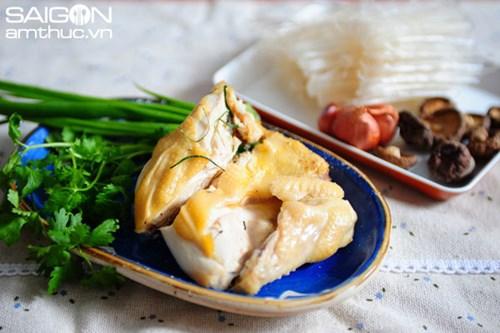 Cách làm món mì chũ nấu gà đậm đà, ngon miệng