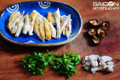 Cách làm món mì chũ nấu gà đậm đà, ngon miệng