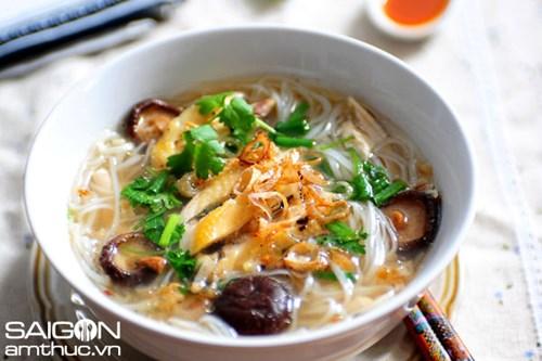 Cách làm món mì chũ nấu gà đậm đà, ngon miệng