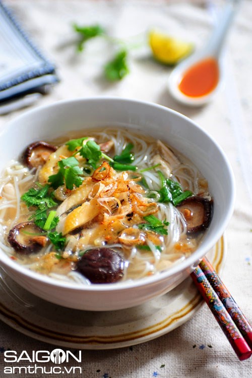Cách làm món mì chũ nấu gà đậm đà, ngon miệng