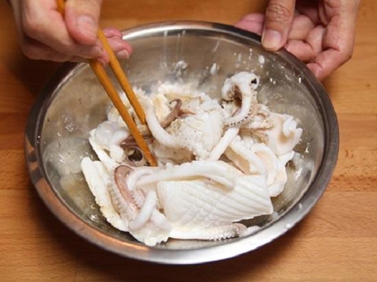 Cách làm món mực xào tỏi hấp dẫn