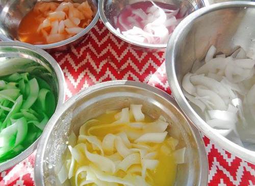 Cách làm món mứt dừa ngũ sắc ngon, đẹp cho tết Đinh Dậu