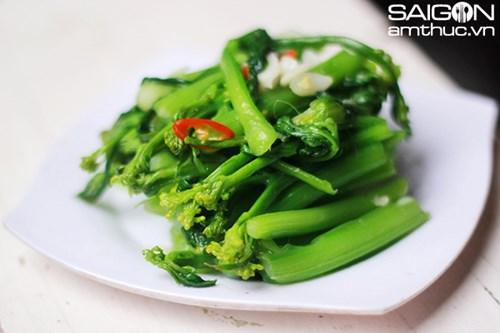 Cách làm món ngồng cải xào tỏi thơm giòn, ngon miệng và đẹp mắt