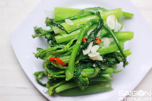 Cách làm món ngồng cải xào tỏi thơm giòn, ngon miệng và đẹp mắt
