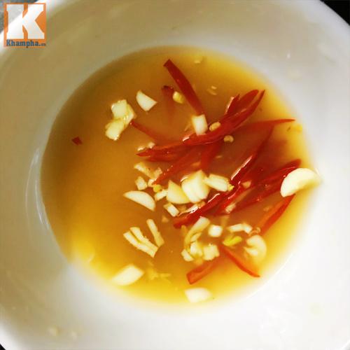 Cách làm món nộm rau cần giòn ngon, thanh mát, lạ miệng