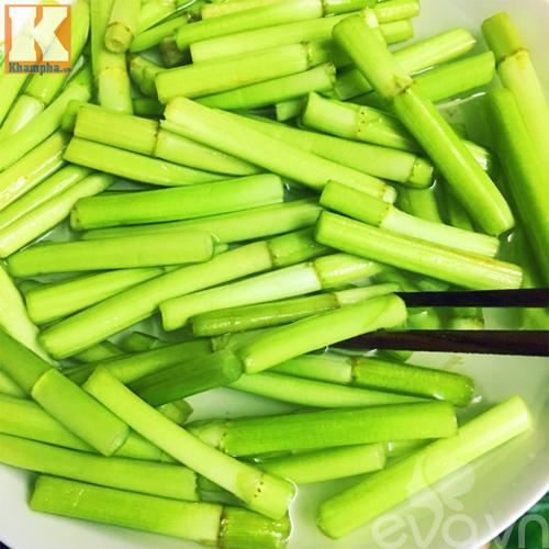 Cách làm món nộm rau cần giòn ngon, thanh mát, lạ miệng