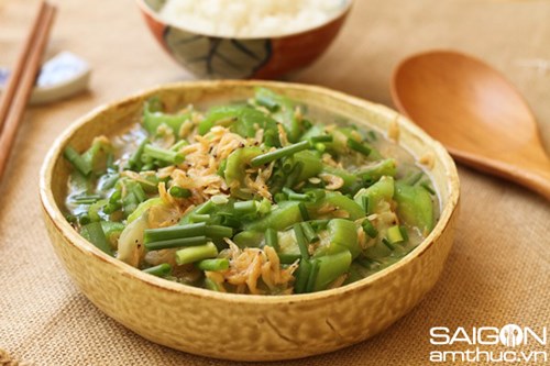 Cách làm món ruốc khô xào mướp hương thơm mát, dễ ăn