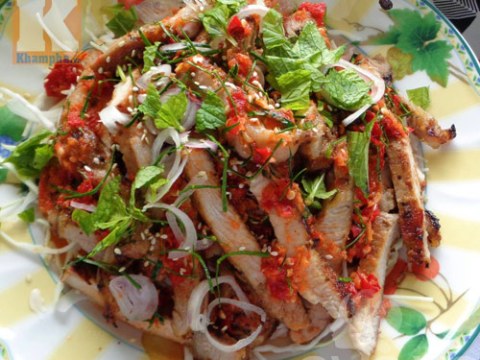 cach lam mon salad thit nuong thom phuc vo cung hap dan Cách làm món salad thịt nướng thơm phức, vô cùng hấp dẫn