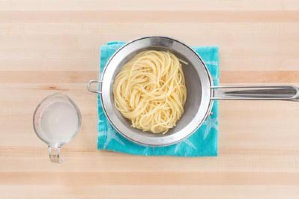 Cách làm món spaghetti xốt tôm nóng hổi cho bữa sáng ngon miệng