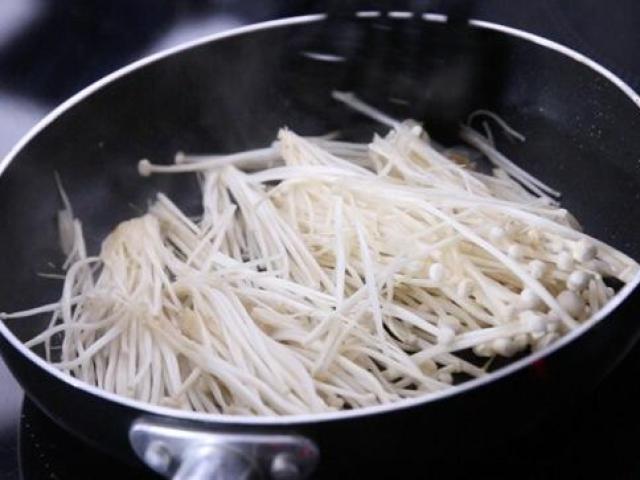 Cách làm món trứng cuộn nấm và măng tây đẹp mắt, ngon ngất ngây