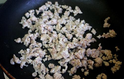 Cách làm món trứng đúc hẹ đơn giản cho bữa cơm chiều