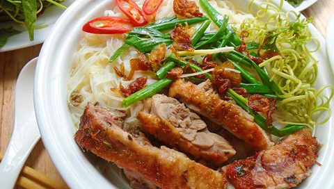 cach lam pho vit quay thom ngon la mieng doi mon cuoi tuan Cách làm phở vịt quay, thơm ngon lạ miệng đổi món cuối tuần