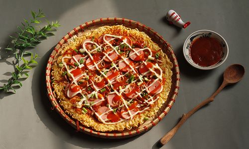 Cách làm pizza mỳ tôm đơn giản, ngon miệng