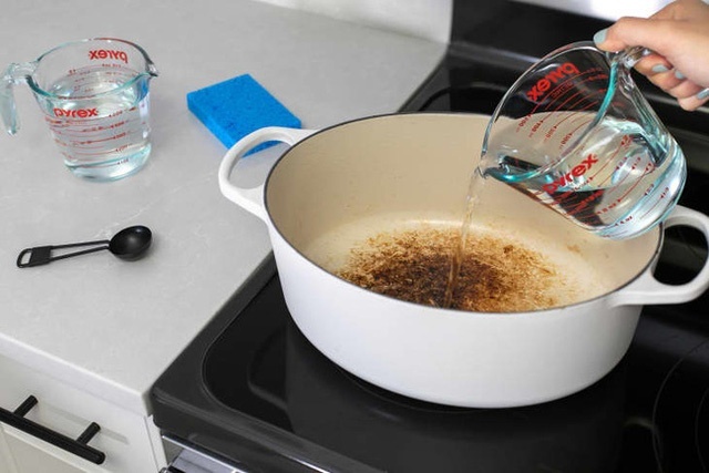 Cách làm sạch một chiếc nồi bị cháy chị em không thể bỏ qua!