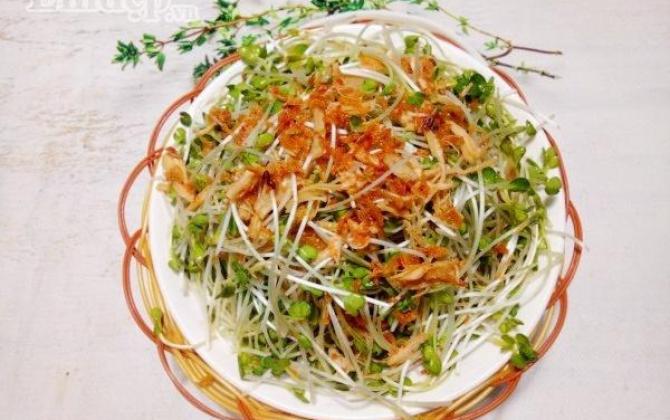 Cách làm salad rau mầm trộn thịt gà thanh mát, ngọt dịu