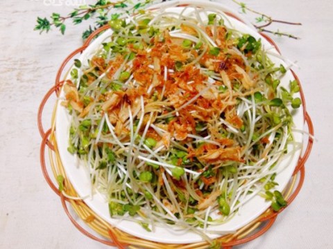 cach lam salad rau mam tron thit ga thanh mat ngot diu Cách làm salad rau mầm trộn thịt gà thanh mát, ngọt dịu