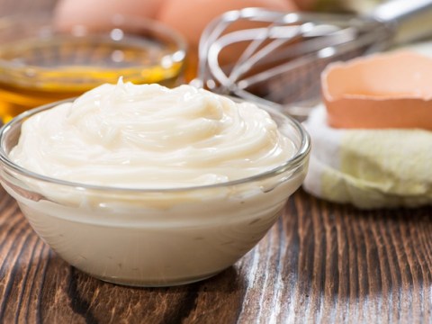 cach lam sot mayonnaise trong chop mat Cách làm sốt mayonnaise 'trong chớp mắt'