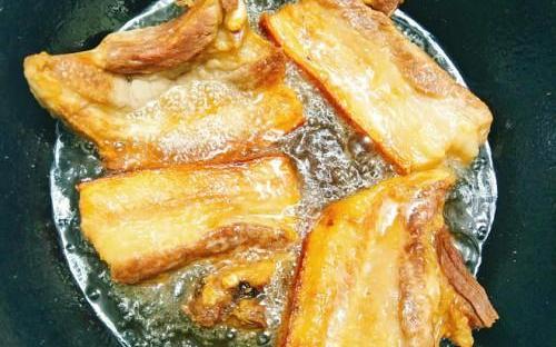 Bí quyết làm thịt ba chỉ lắc sả ớt ngon xuất sắc