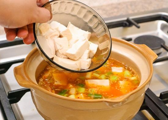 Cách nấu canh kim chi cá ngừ Hàn Quốc siêu hấp dẫn