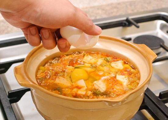 Cách nấu canh kim chi cá ngừ Hàn Quốc siêu hấp dẫn