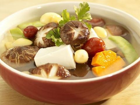 cach nau canh nam hat sen cho bua toi ngon mieng Cách nấu canh nấm hạt sen cho bữa tối ngon miệng