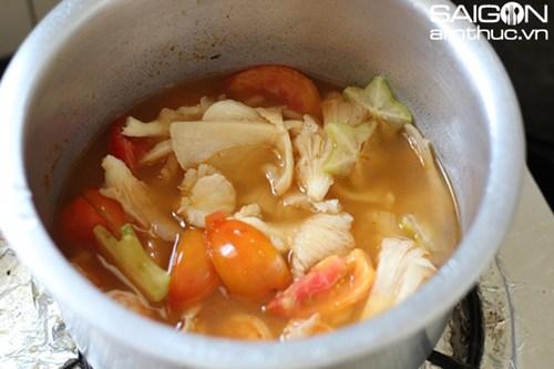 Cách nấu món canh chua tôm nấm mối cực hấp dẫn
