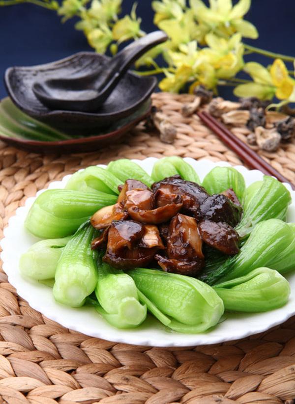 Cải thìa xào nấm nhẹ nhàng ngon miệng