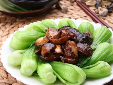 cai thia xao nam nhe nhang ngon mieng Cải thìa xào nấm nhẹ nhàng ngon miệng