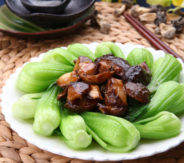 Cải thìa xào nấm nhẹ nhàng ngon miệng