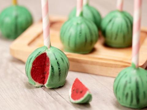 cakepop dua hau qua dep qua ngon ma khong kho lam Cakepop dưa hấu quá đẹp, quá ngon mà không khó làm