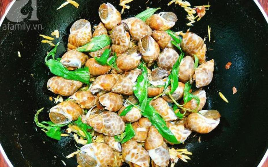 Cần gì phải ra hàng, ở nhà làm ốc hương xào sả ớt ăn còn ngon hơn!
