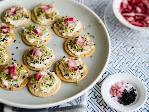 canape mon an nho ma co vo tren ban tiec au Canape - món ăn 'nhỏ mà có võ' trên bàn tiệc Âu