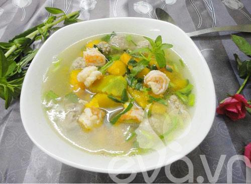 Canh bí đỏ nấu tôm thịt