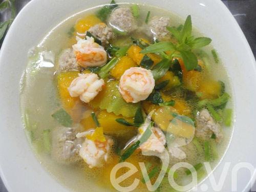 Canh bí đỏ nấu tôm thịt