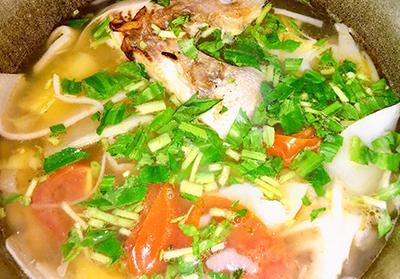 Canh cá điêu hồng nấu măng chua