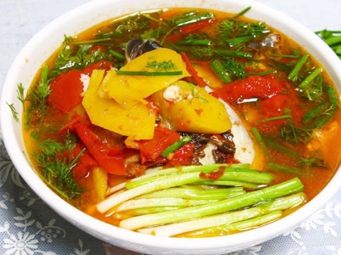 canh ca nau dua chua ngot xua tan cai nang mua he oi a Canh cá nấu dứa chua ngọt xua tan cái nắng mùa hè oi ả...