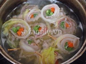 Canh cải thảo cuộn thịt ngọt thơm hấp dẫn