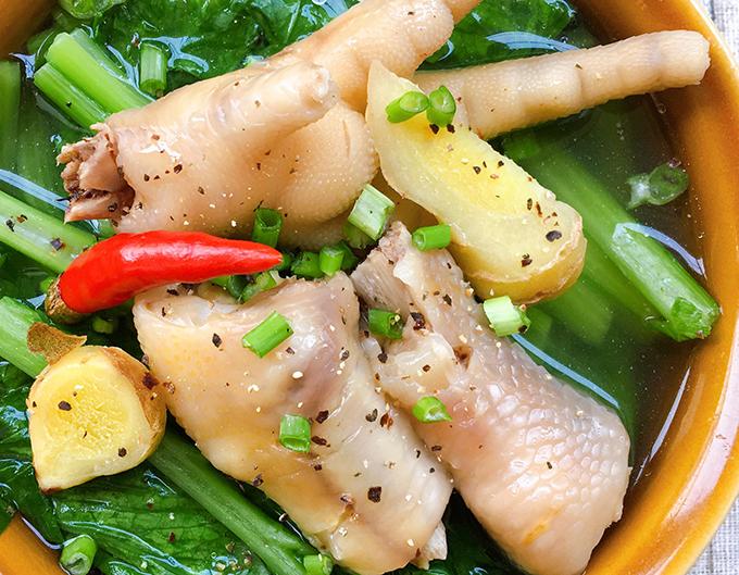 Canh chân gà nấu cải ngọt