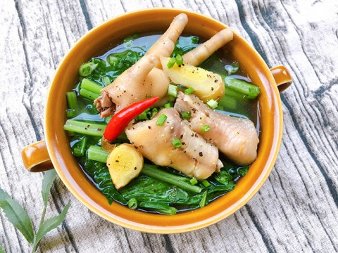 canh chan ga nau cai ngot Canh chân gà nấu cải ngọt