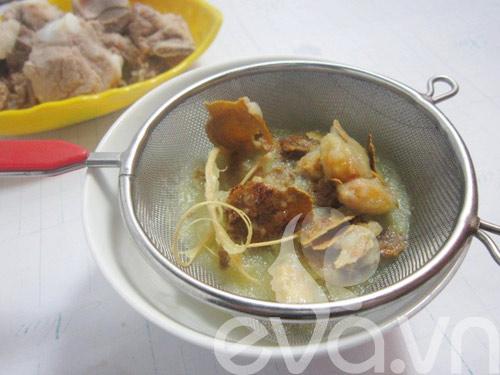 Canh chua bắp cải nấu sườn nóng hổi