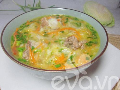 Canh chua bắp cải nấu sườn nóng hổi