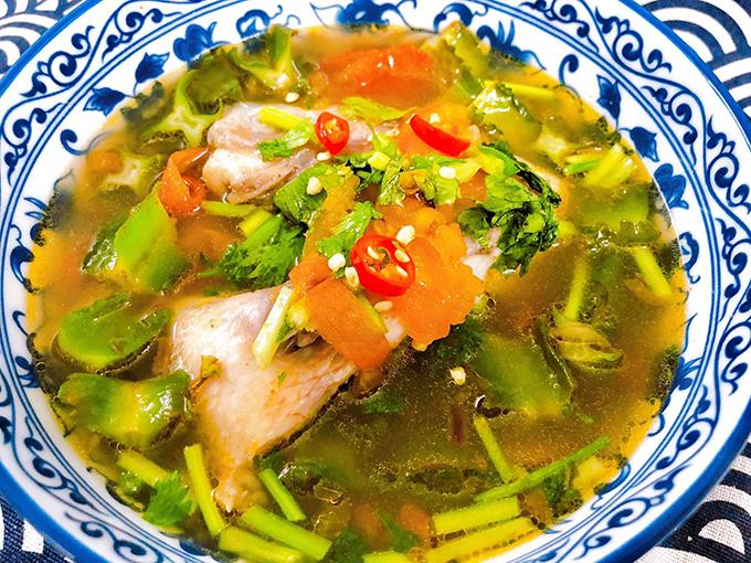 Canh chua đầu cá diêu hồng nấu đậu rồng