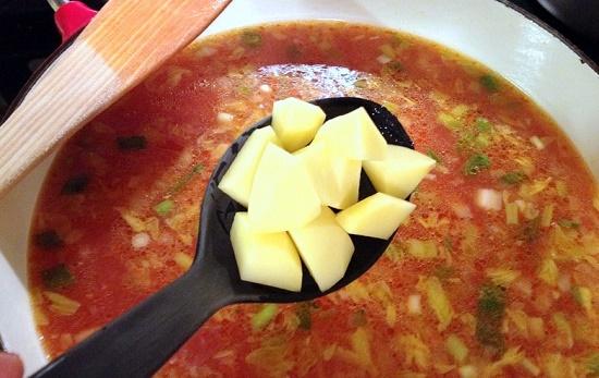 Canh chua thịt viên ngon tuyệt cho bữa trưa đầu tuần