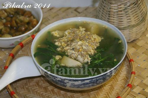 Canh cua rau muống khoai sọ