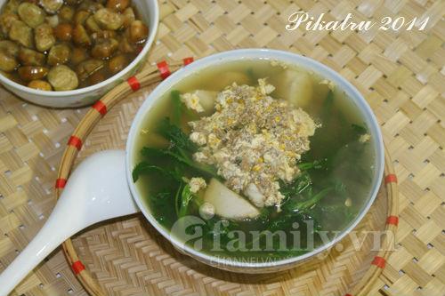 Canh cua rau muống khoai sọ