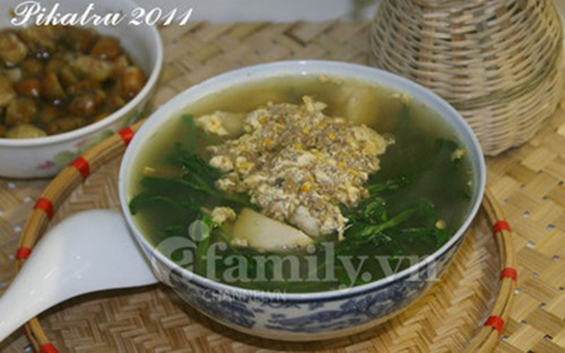 Canh cua rau muống khoai sọ