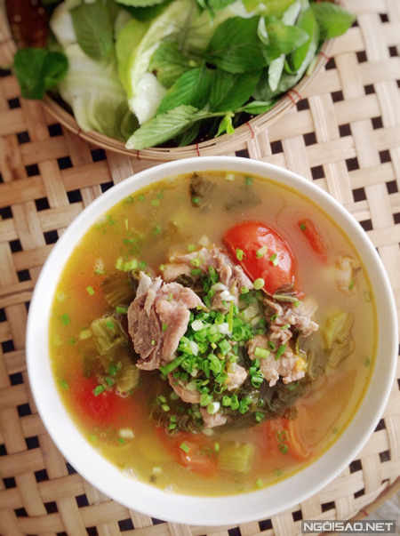 Canh dưa cải chua nấu sườn