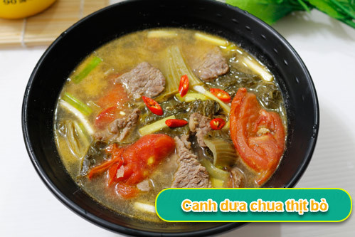 Canh dưa chua nấu thịt bò trôi cơm vô cùng