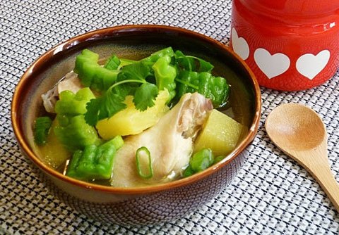 canh ga nau dua va kho qua la mieng Canh gà nấu dứa và khổ qua