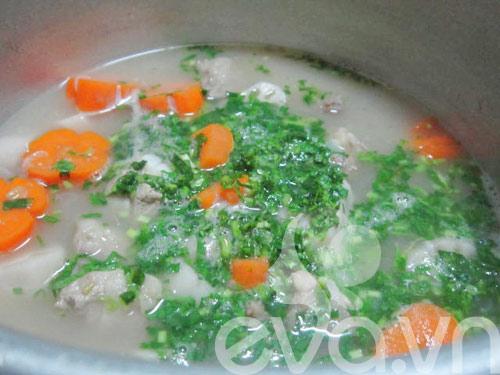 Canh hạt dẻ củ sen nấu sườn